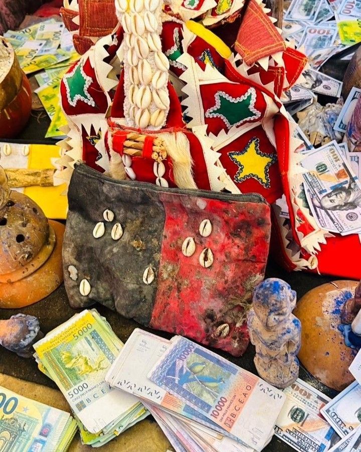 Dangers portefeuille magique - marabout sérieux Bénin Afrique